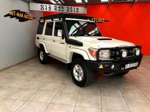 Toyota Land Cruiser 76 4.5D-4D LX V8 Station Wagon